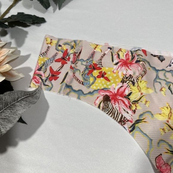 NWT $20 Spanx [ PLUS 2X ] Breathable Under Statements Thong‎ in Floral Zebra - Picture 2 of 11